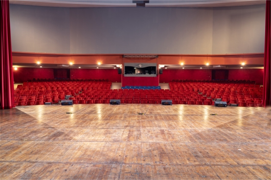 sala e palco del teatro lendi (3)